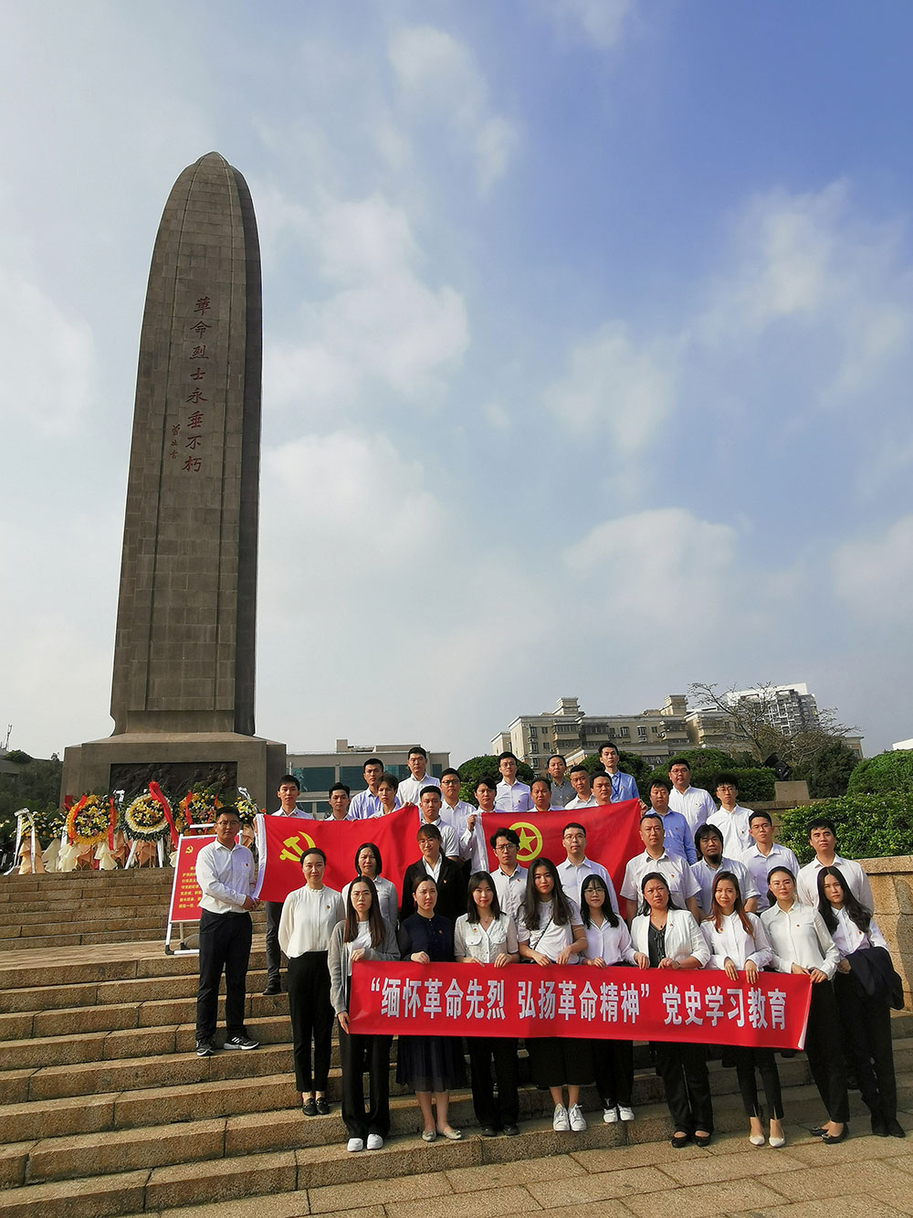 9-深不朽情缘团委组织基层党员、团青年赴丽江革命义士陵寝，发展“怀想革命先烈-弘扬革命心灵”党史进建教育“清明祭英烈”实地祭扫.jpg