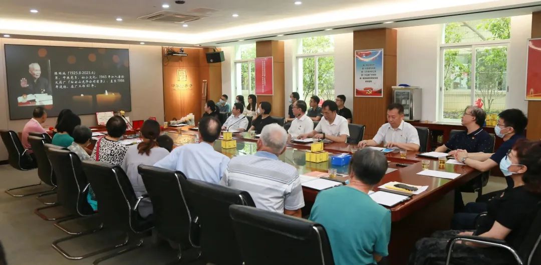 劳模精神永放光线——深切吊祭天下劳动模范陈雨池同志